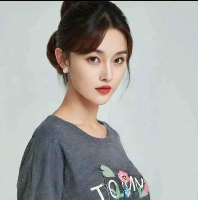  Tommy Stylish Gray Printed Tee  shirt