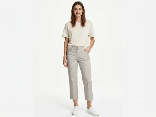 H&M Women's Beige Mid-Rise Straight Leg Cropped Chino Pants – Size EUR 40 / US 10