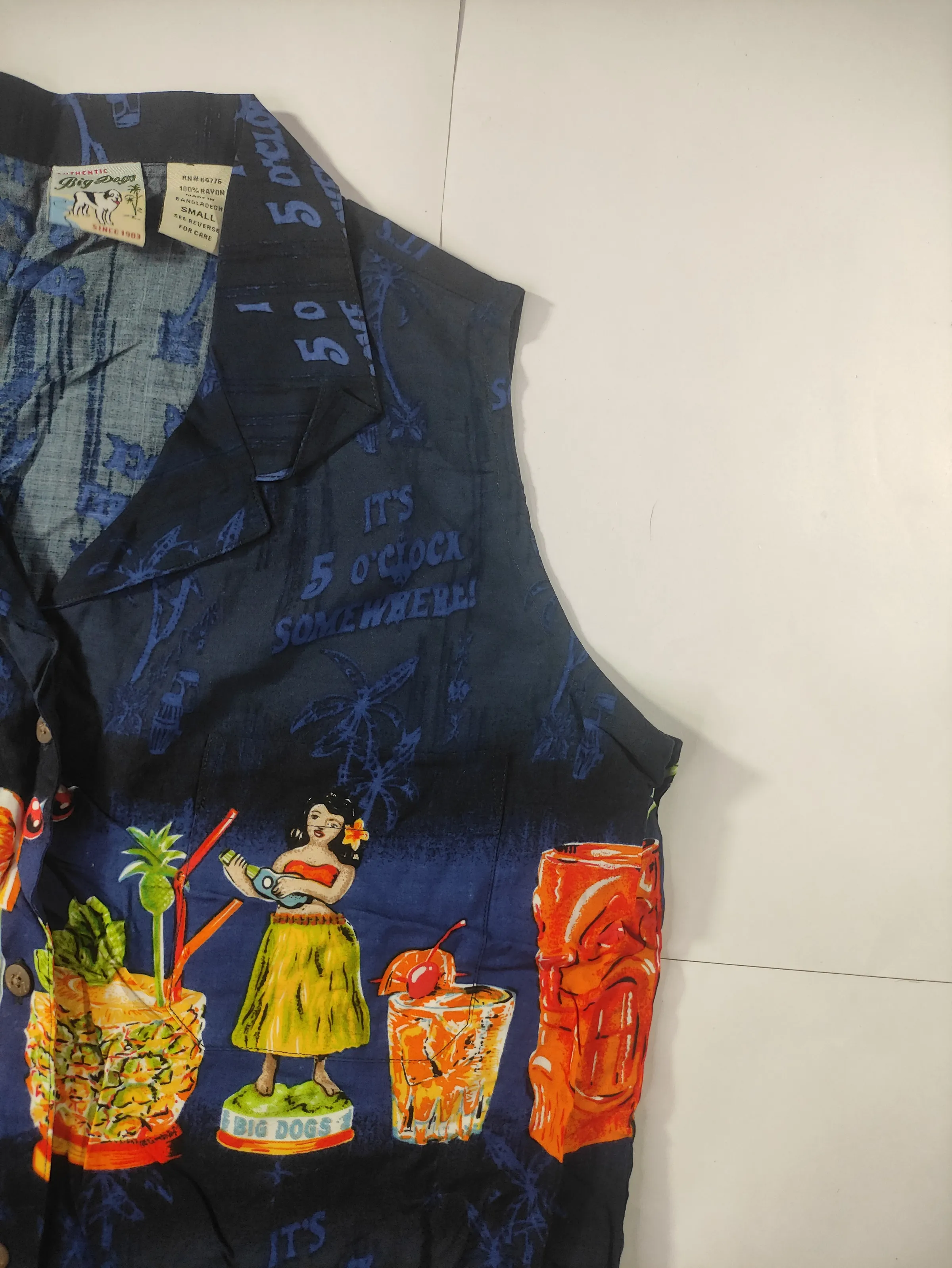 Big Dogs Vintage "It's 5 O'Clock Somewhere" Tropical Cocktail Sleeveless Rayon Button-Down Shirt – Women's Small — view 4