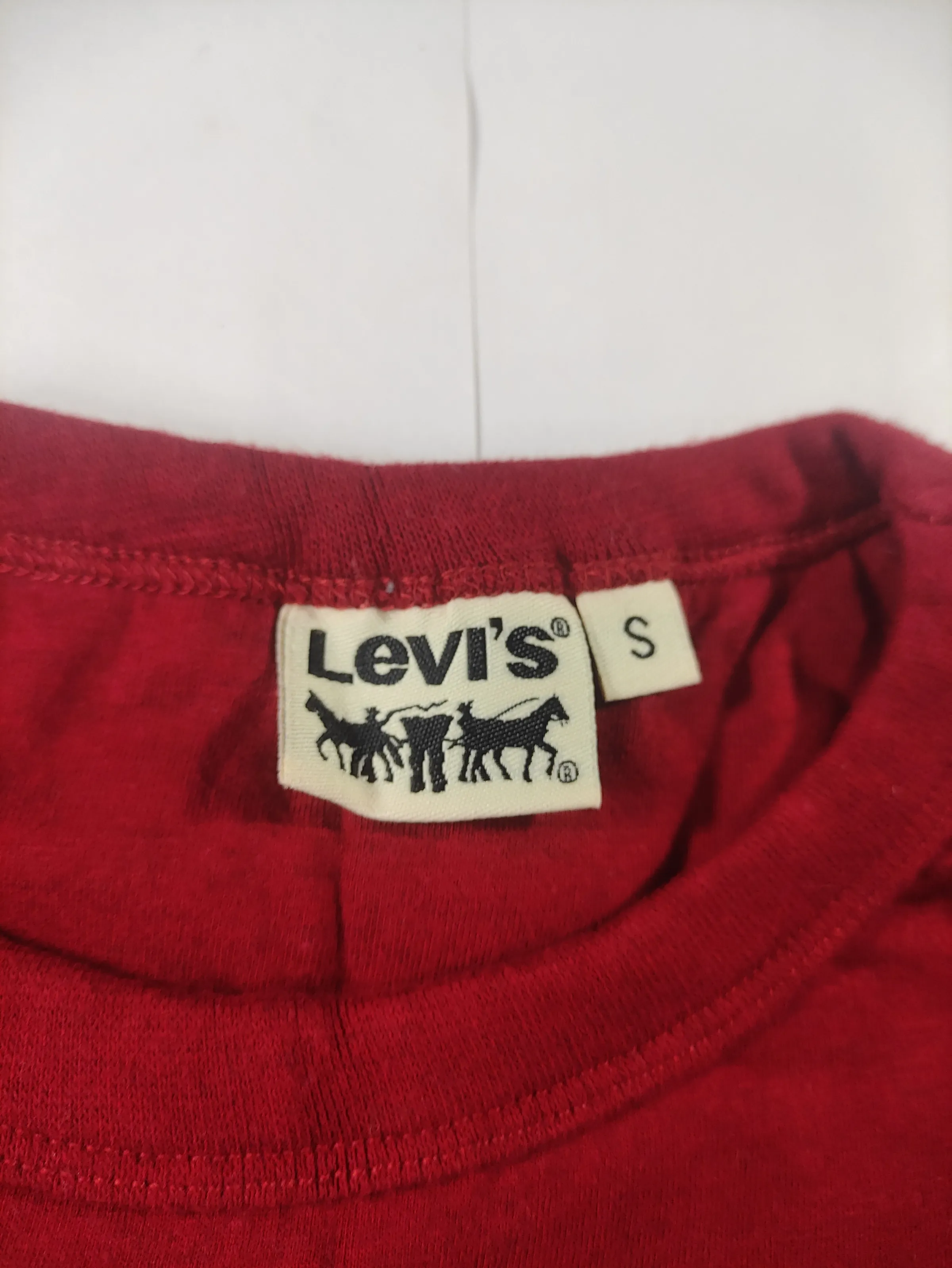 Levi's Men's "Knocking Against All Odds" Graphic Crewneck T-Shirt - Maroon — view 6