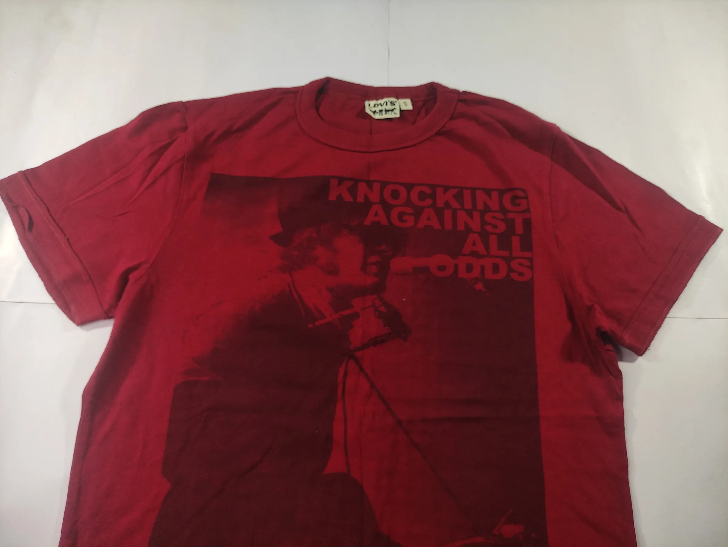 Levi's Men's "Knocking Against All Odds" Graphic Crewneck T-Shirt - Maroon — view 5