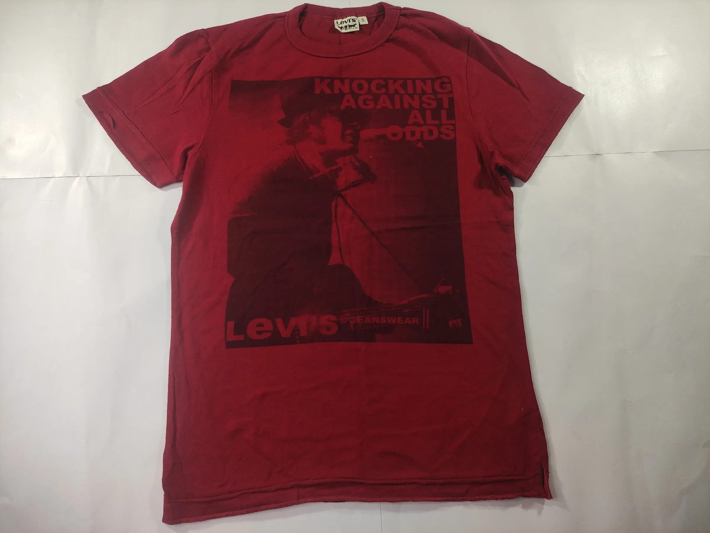 Levi's Men's "Knocking Against All Odds" Graphic Crewneck T-Shirt - Maroon — view 2