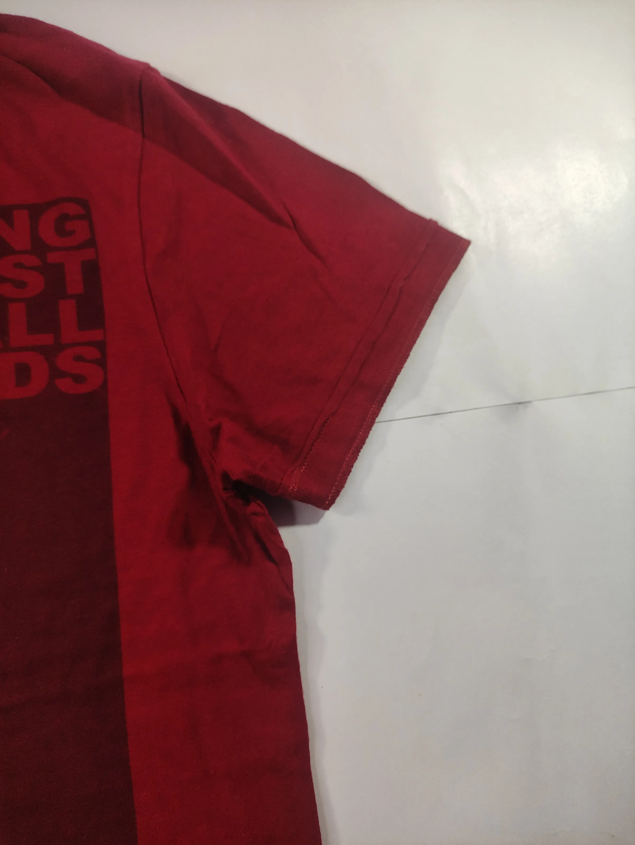 Levi's Men's "Knocking Against All Odds" Graphic Crewneck T-Shirt - Maroon — view 3