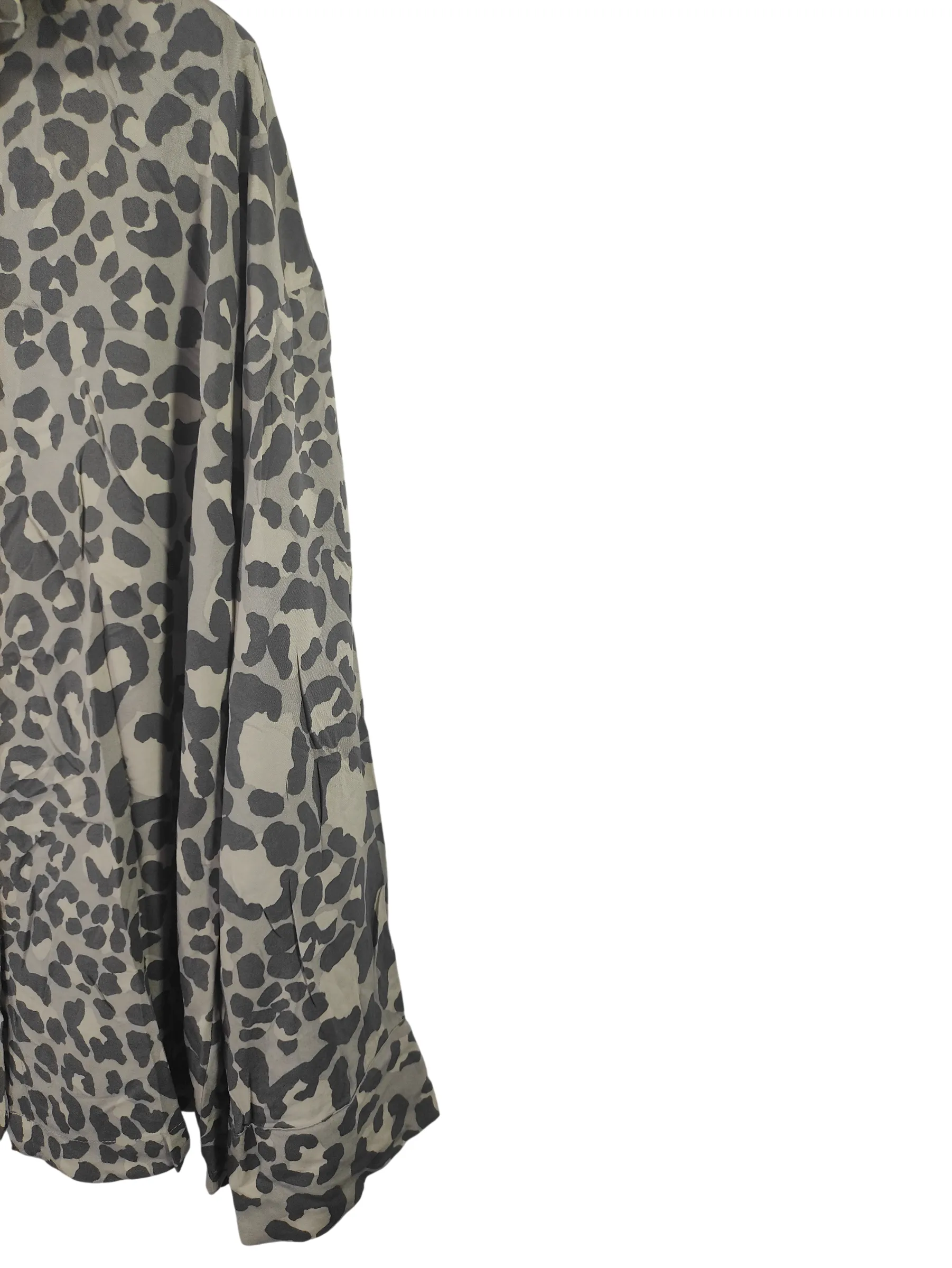 H&M Women's Grey Animal Print Oversized Button-Down Shirt — view 4