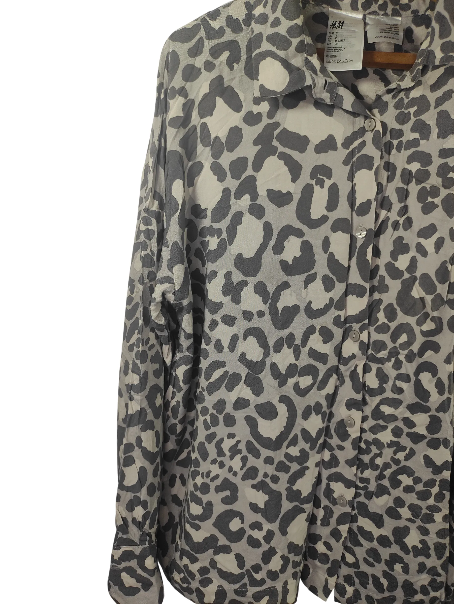 H&M Women's Grey Animal Print Oversized Button-Down Shirt — view 5